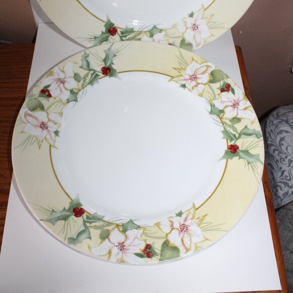 - Lot of 4 Corelle Winter Harmony 10.75" Dinner Plate - Picture 2 of 2